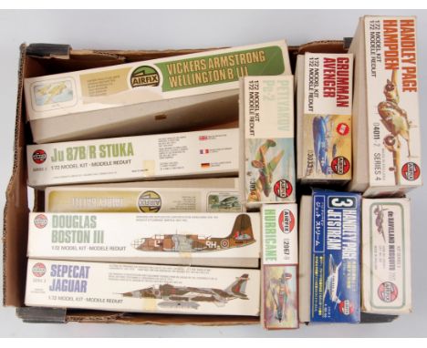 11 boxed Airfix 1/72nd scale plastic aircraft kits, mixed series, some small parts away from sprue, but all un-made, examples