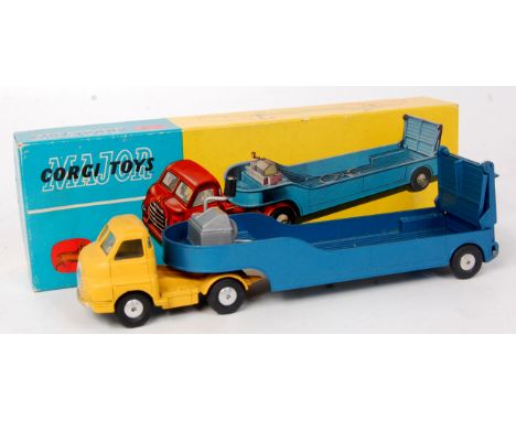 Corgi Toys, 1100 Bedford Carrimore low loader, yellow cab with metallic blue low loader trailer, smooth hubs with silver winc