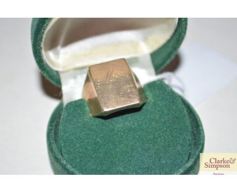 A 9ct gold ring 