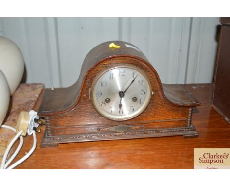 An early 20th Century oak cased mantel clock 