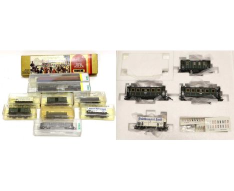 Trix HO Gauge 21229 Tank Passenger Set with 0-6-2T K Bay Sts B 2749 locomotive, two coaches, baggage car and box wagon; Der A