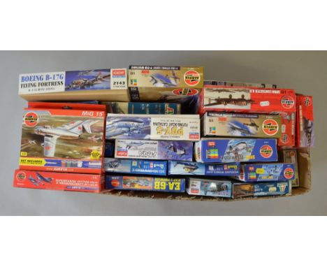 25 assorted 1:72 scale model kits including Airfix and Italieri examples. Contents not checked.