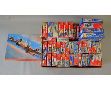 40x 1:72 scale model kits including: Airfix etc. All boxed, all appear complete