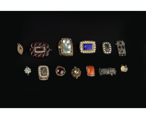 A COLLECTION OF 19TH CENTURY AND LATER JEWELLERY, comprising a garnet and half pearl cluster panel brooch, (later fitting), a