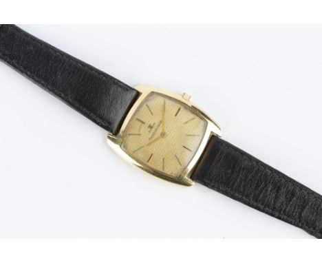 A GENTLEMAN'S 18CT GOLD CASED WRISTWATCH BY JAEGER-LECOULTRE, the cushion-shaped gilt dial with chequered decoration and bato
