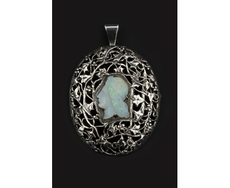 AN OPAL CAMEO PENDANT/BROOCH, the oval panel pierced and engraved with ivy leaves and berry clusters, centred with an opal ca