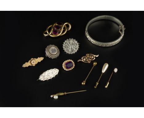 A COLLECTION OF VICTORIAN AND LATER JEWELLERY, comprising a diamond and pearl stick pin, (pearl untested for natural/cultured