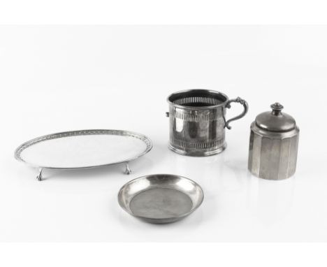 A SILVER FACETED CYLINDRICAL TEA CADDY AND COVER, LONDON 1908, a silver circular small dish, a silver backed hairbrush, a pai