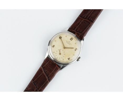A GENTLEMAN'S CHRONOMÈTRE WRISTWATCH BY OMEGA, the circular dial with alternate Arabic numerals, bead markers and subsidiary 