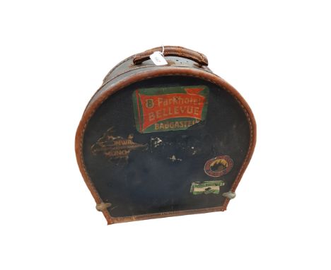 VINTAGE HORSESHOE CASE