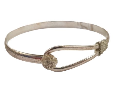 SILVER ROSE BUD CATCH BANGLE 