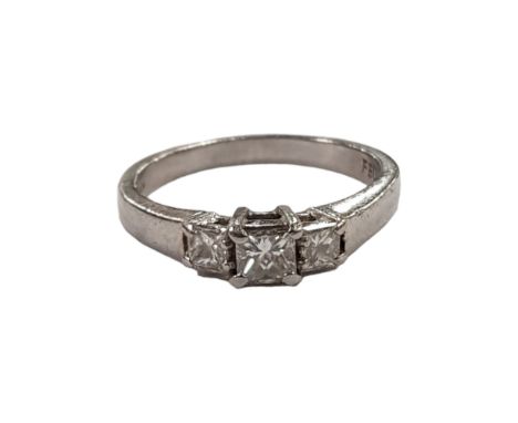 PLATINUM &amp; DIAMOND RING WITH CIRCA HALF CARAT OF DIAMONDS SIZE K