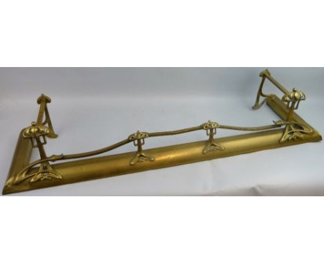 An early 20th century Art Nouveau brass fender, the quadrant section base with cast and pierced stylised supports, 137 cm ext