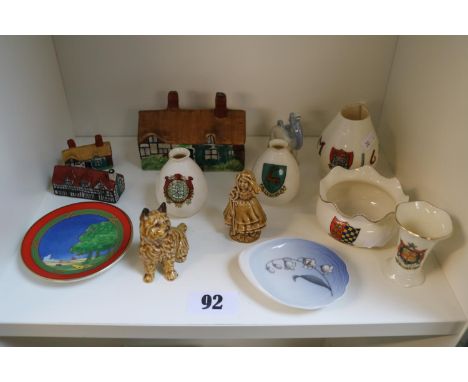 Collection of assorted Small ceramics inc. St Ives Crested Ceramics, Royal Worcester Lazy Days plate etc 