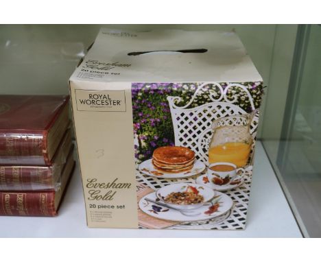 Boxed Set Royal Worcester Evesham Gold 20 Piece Set 