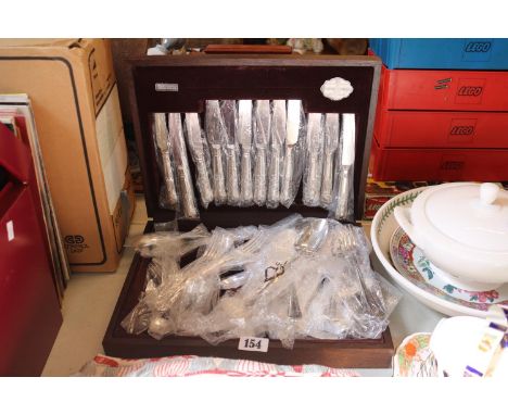 Cased Cooper Ludlam Canteen of Cutlery 