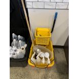 Moppe et seau + bacs de savons