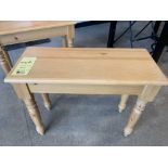 Table d'appoint, bois 30 x 13 "