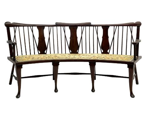 Georgian design curved Windsor settee or settle, shaped cresting rail over triple vase shaped splats and stick back, upholste