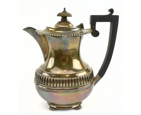 A George V hallmarked silver coffee jug / hot water pot. The coffee pot with a bakelite handle. Hallmarked year 1911, Chester