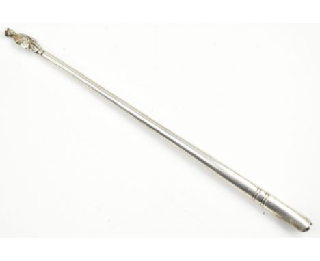 A Chinese silver dip pen. Marked with 85 S and Chinese characters, '先施'. Of cylindrical tapering form, with a figure on top. 
