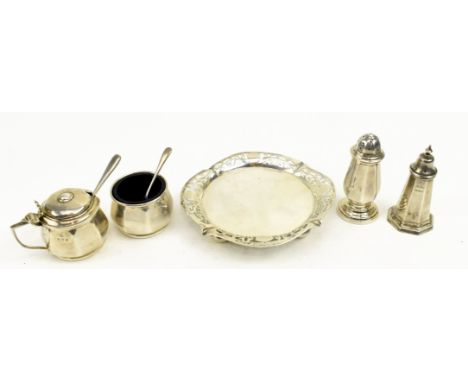 A Victorian hallmarked silver footed trinket dish / tray. Hallmarked year 1898. Sponsors mark for Walker &amp; Hall. Together