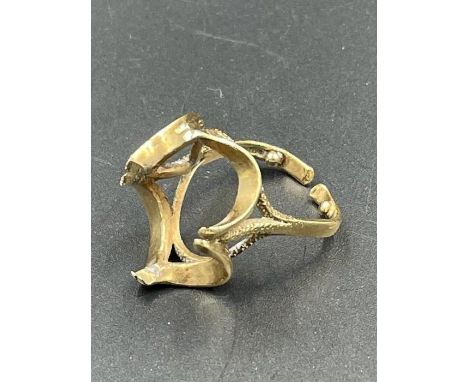 A scrap 9ct gold ring (5g)