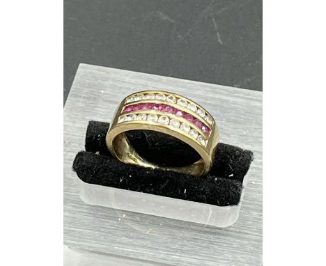 A 9ct gold ruby and diamond ring (3.7g)