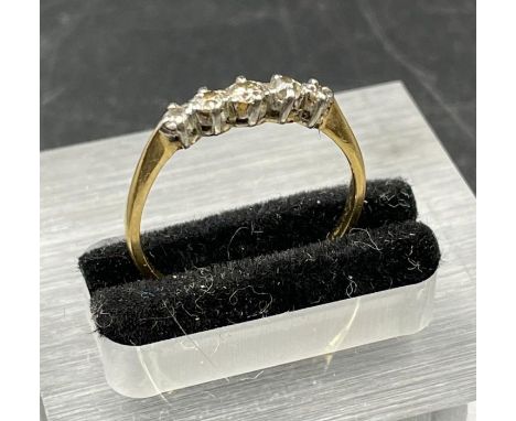 An 18ct yellow gold, five stone diamond ring (Total Weight 1.8g)