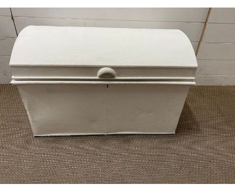 A painted metal trunk (H50cm W76cm D50cm)