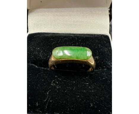 A 14ct gold Gents ring with Jade (Total Weight 2.2g)
