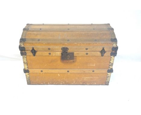 VINTAGE WOODEN DOMED TOP TRUNK
with banding and side carrying handles, the lift up lid revealing a removable tray, with reces