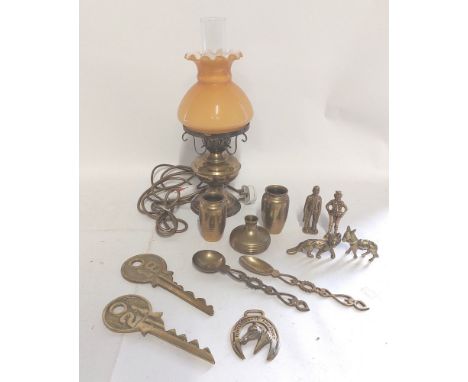 A collection of brass items to include animals and 2 large flat keys to the door with 18 and 21 on and 2 standing male figure