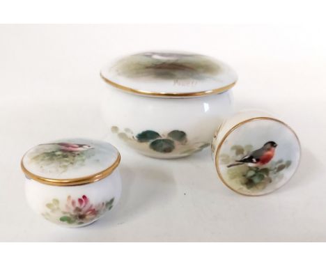 A small group of Royal Worcester Ornithological themed ceramics by W Powell A trinket box dated for 1940 2 small pill boxes, 