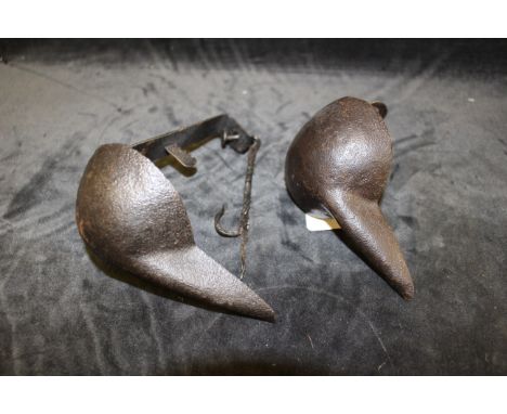 An 18th century Scottish iron double pan Crusie lamp with hook, 26cm long