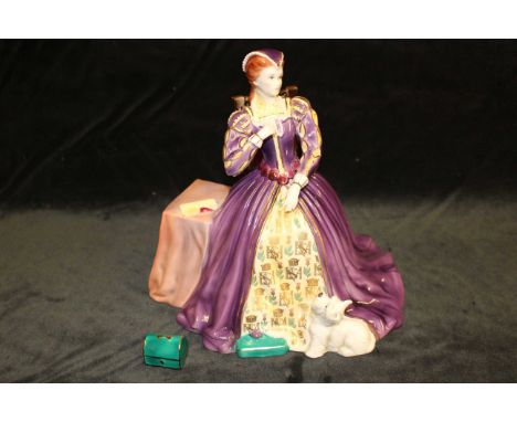 A Royal Worcester ltd edition figure of Mary Queen of Scots, no 943/4500, 18.5cm high