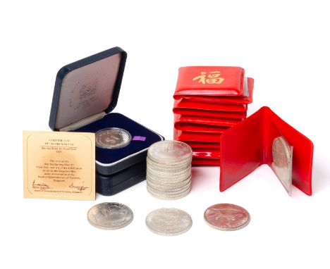A QUANTITY OF SINGAPORE COMMEMORATIVE COINAGE
Comprising:
Two 1975 $1 Silver proof coins, designed by Stuart Devlin, minted i