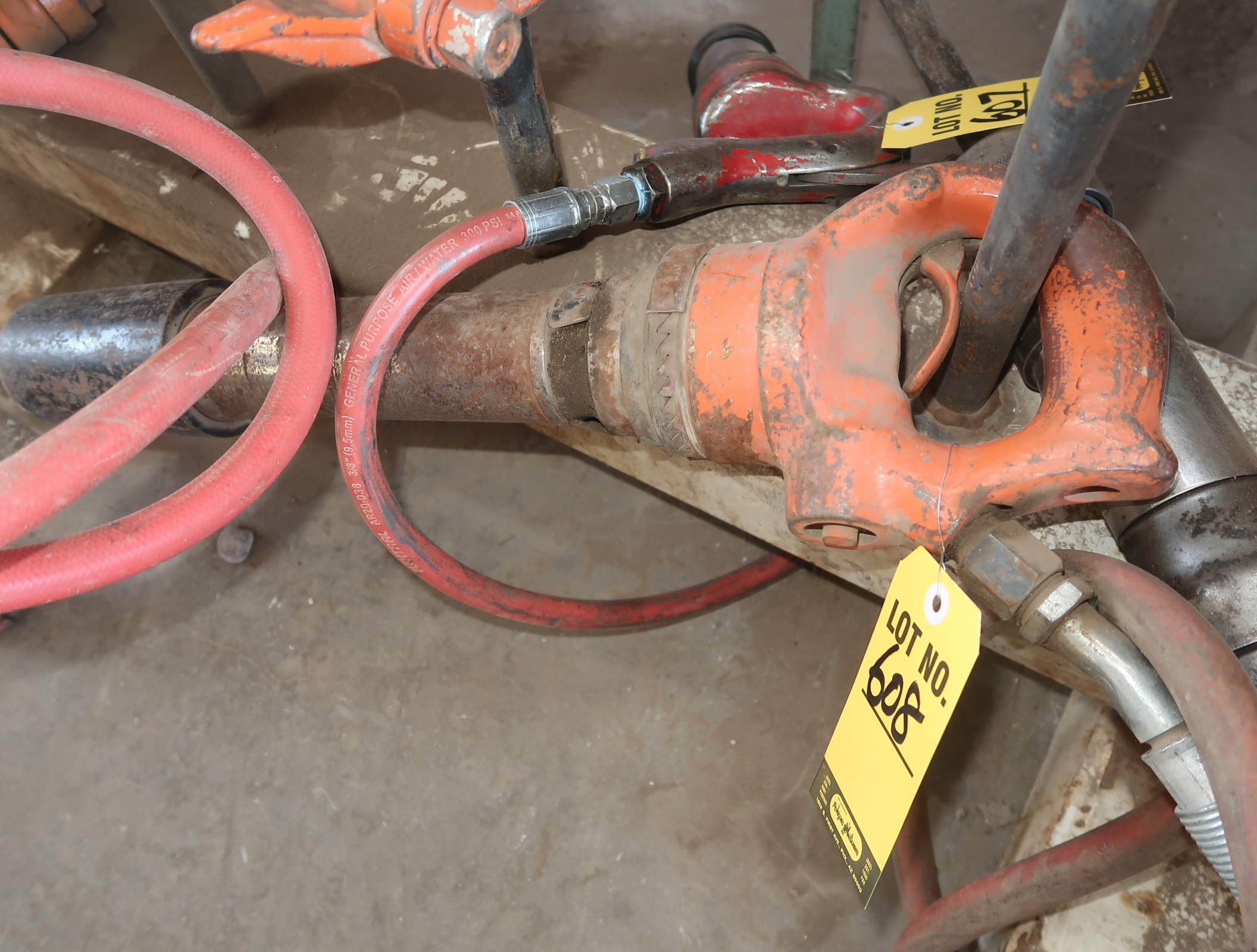 PNEUMATIC JACK HAMMER