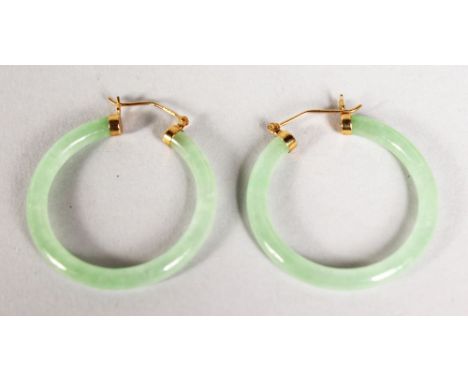 A PAIR OF JADE AND GOLD HOOP EARRINGS.