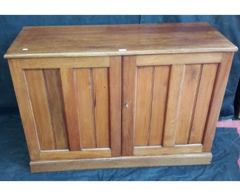 Mahogany 2 door sideboard with fitted shelf 87x124x48cm