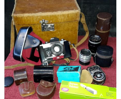 Vintage leather camera case containing Exakta camera, Carl Zeiss Jena lens & various other lenses etc 