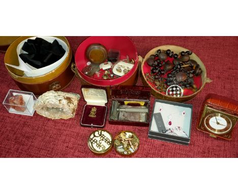 2 vintage collar boxes containing various collectables to include silver ladies dress set, costume, cuff links, geo rocks & v