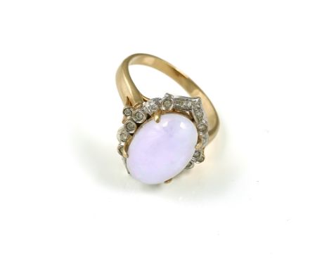 A GOLD, LAVENDER COLOURED JADE AND DIAMOND OVAL CLUSTER RINGClaw set with an oval jade cabochon, within a circular cut diamon