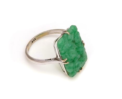 A WHITE GOLD AND JADE RINGClaw set with a rectangular jade, having carved and pierced decoration, detailed 9 CT, ring size N 