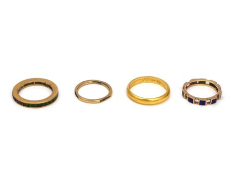 AN 18CT GOLD WEDDING BAND AND THREE FURTHER RINGS (4)The wedding band detailed 750, ring size U, weight 4.7 gms, a gold, red 