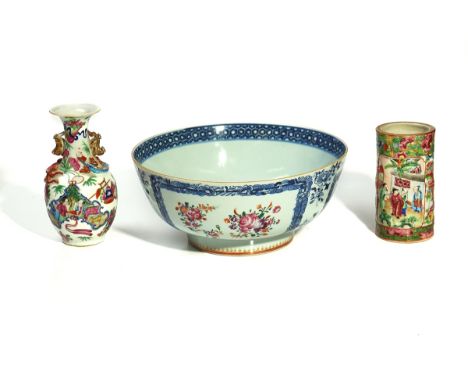 THREE ITEMS OF CHINESE FAMILLE-ROSE PORCELAIN18th/19th centuryComprising; an export bowl, enamelled with panels of flowers in