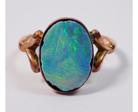 A 9 carat gold oval opal doublet ring, size N-O, 2.4g