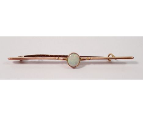 A 9 carat gold bar brooch set opal, 2.6g, 6cm