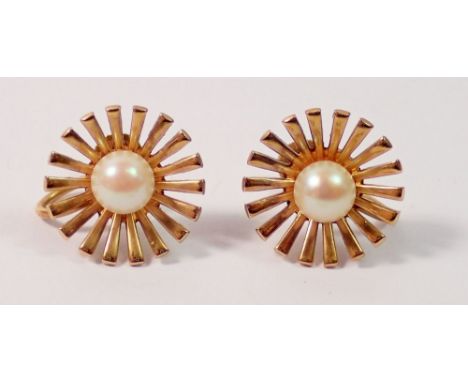 A pair of 9 carat gold and pearl flower form screw back earrings, 1.5cm diameter, 4g