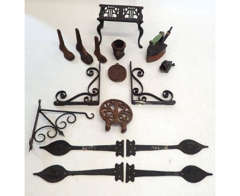 A box of various cast iron items including Victorian trivet, scrollwork wall brackets, gate fittings etc.